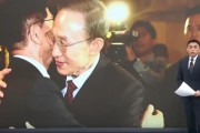 哈密李明博、朴槿惠给金文洙打气 鼓励其争取赢得韩国大选